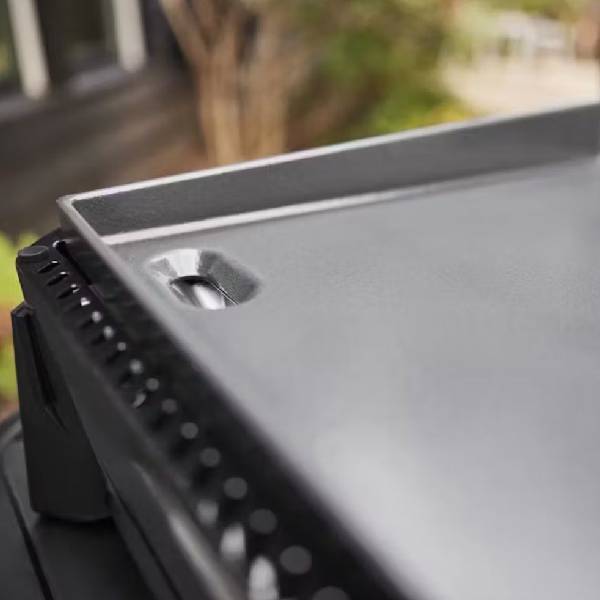 תמונה של גריל פלאנצ'ה ללא עגלה WEBER - SLATE GP 56 PREMIUM - מרכז החימום